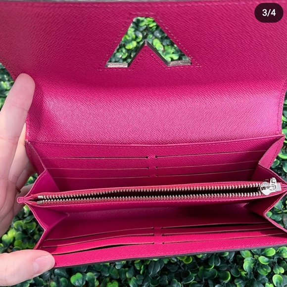 Louis Vuitton EPI twist - Picture 3 of 5